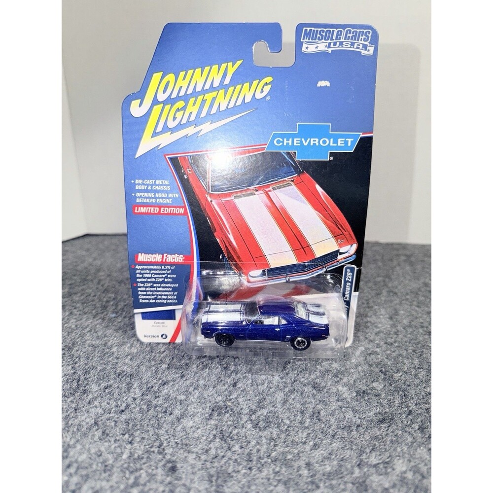Muscle Cars USA Johnny Lightning Ver A 1969 Chevrolet Camaro Z28 Blue - New